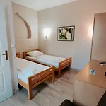 365 Dos Manos Hotel 3*