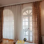 Hotel 365 Dos Manos