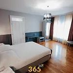 365 Dos Manos Hotel 3*