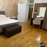 Hotel 365 Dos Manos