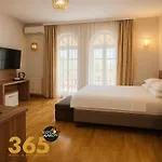 Hotel 365 Dos Manos 3*