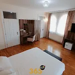 365 Dos Manos Hotel 3*