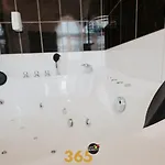 Hotel 365 Dos Manos 3*