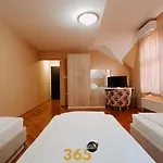 365 Dos Manos 3*