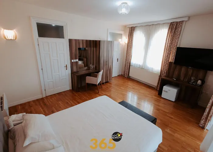 365 Dos Manos Hotel 3*